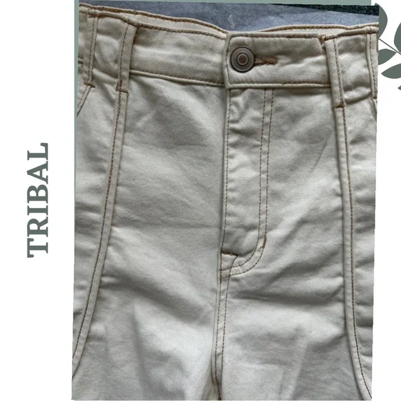 Tribal Jeans Shorts Audrey Mid Rise Girlfriend Length 7" Cream Zipper Front - Picture 4 of 7